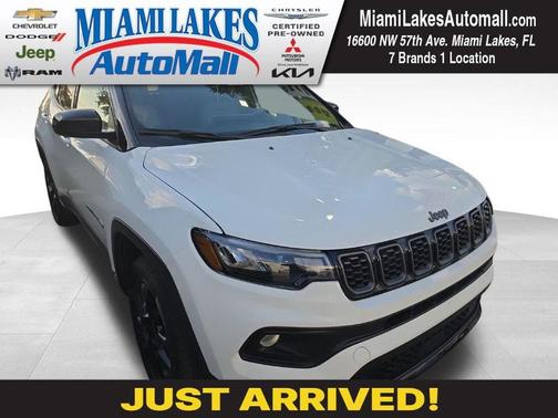 Bright White Clearcoat 2024 Jeep Compass Latitude