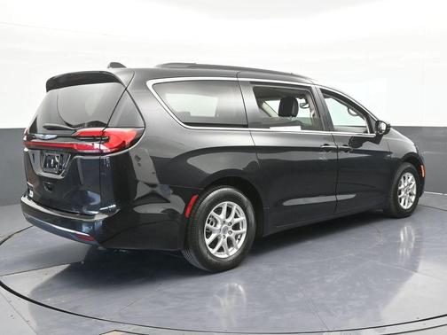 2022 Chrysler Pacifica Touring-L