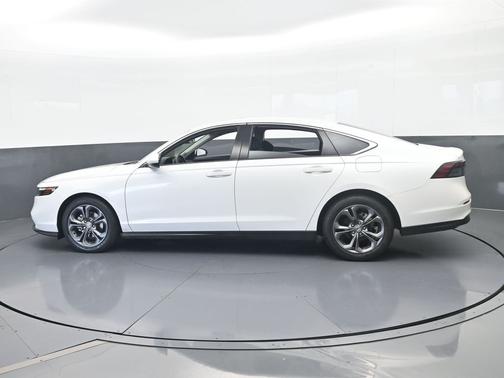 White 2023 Honda Accord EX