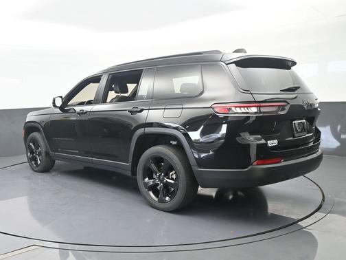 Diamond Black Crystal Pearlcoat 2023 Jeep Grand Cherokee L Altitude
