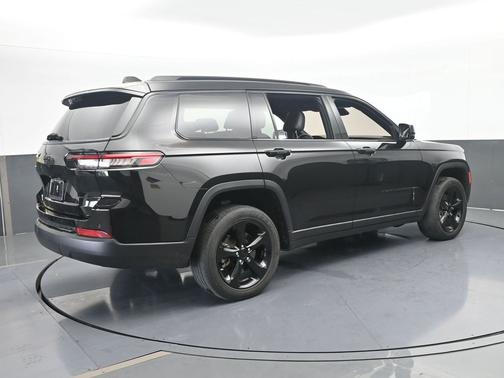 Diamond Black Crystal Pearlcoat 2023 Jeep Grand Cherokee L Altitude