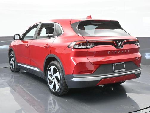 2024 VinFast VF 8 Eco