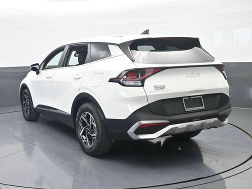 Snow White Pearl 2024 Kia Sportage LX