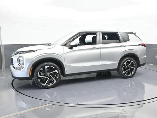 2022 Mitsubishi Outlander ES