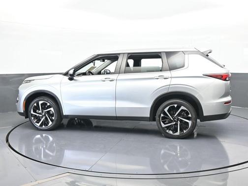 2022 Mitsubishi Outlander ES
