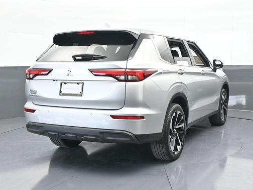 2022 Mitsubishi Outlander ES