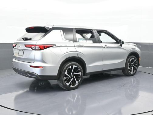 2022 Mitsubishi Outlander ES