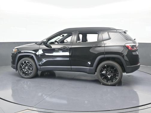 Diamond Black 2026 Jeep Compass Latitude