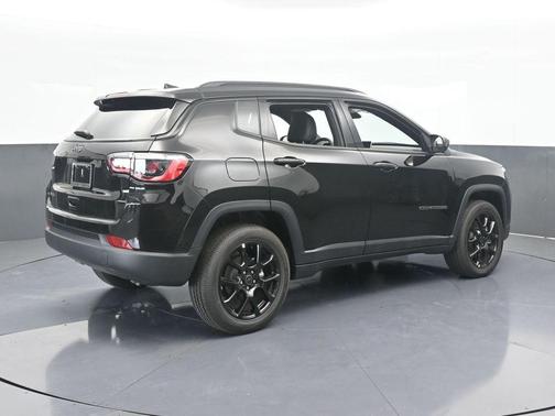 Diamond Black 2026 Jeep Compass Latitude