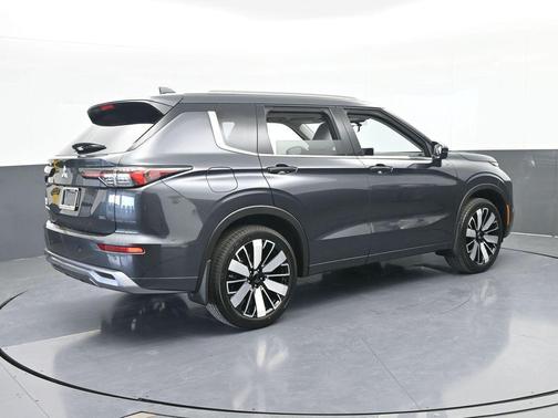 Gray 2026 Mitsubishi Outlander SEL