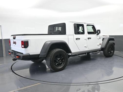 Bright White Clearcoat 2023 Jeep Gladiator Mojave