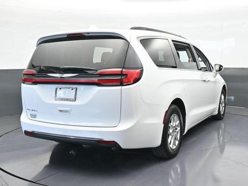2022 Chrysler Pacifica Touring-L