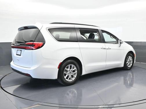 2022 Chrysler Pacifica Touring-L