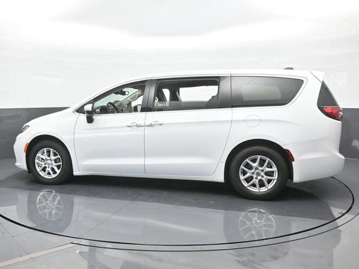 2023 Chrysler Pacifica Touring-L