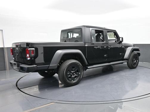 Black Clearcoat 2026 Jeep Gladiator Sport