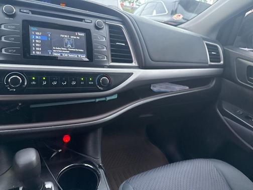2017 Toyota Highlander LE