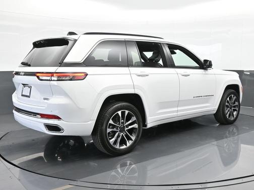 Bright White Clearcoat 2024 Jeep Grand Cherokee Overland