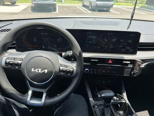 Snow White Pearl 2025 Kia K5 LXS
