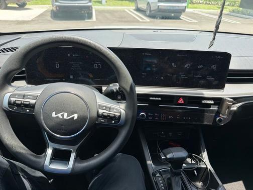 Snow White Pearl 2025 Kia K5 LXS
