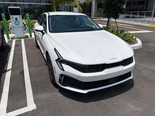Snow White Pearl 2025 Kia K5 LXS