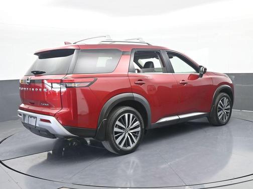 Scarlet Ember 2022 Nissan Pathfinder Platinum