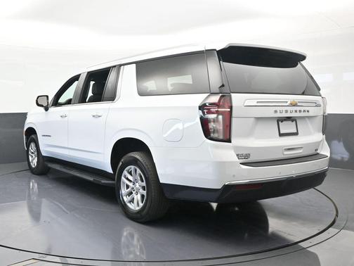 2023 Chevrolet Suburban LT