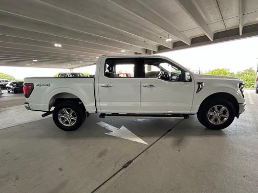 Oxford White 2025 Ford F-150 XLT