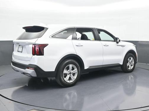 2024 Kia Sorento LX