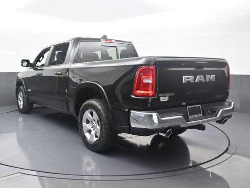 Diamond Black Crystal Pearlcoat 2026 RAM 1500 Big Horn/Lone Star
