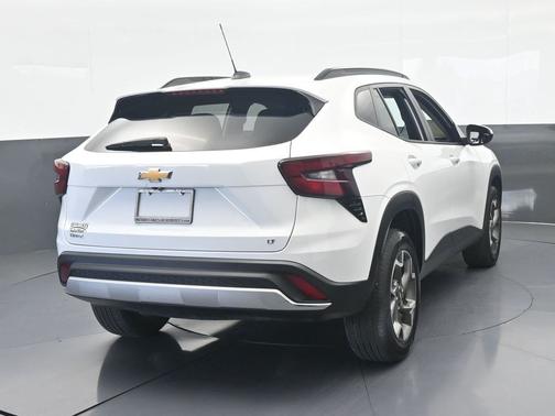 Summit White 2024 Chevrolet Trax LT