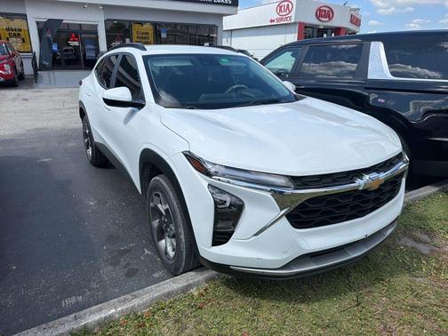 Summit White 2024 Chevrolet Trax LT