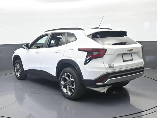 Summit White 2024 Chevrolet Trax LT