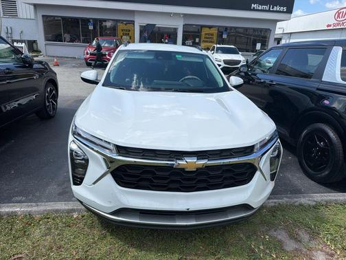 Summit White 2024 Chevrolet Trax LT