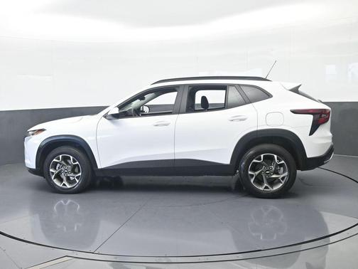 Summit White 2024 Chevrolet Trax LT