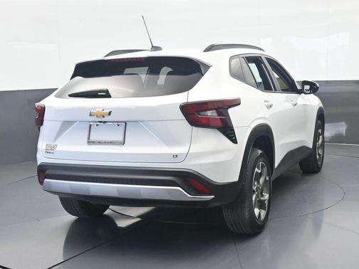 Summit White 2024 Chevrolet Trax LT