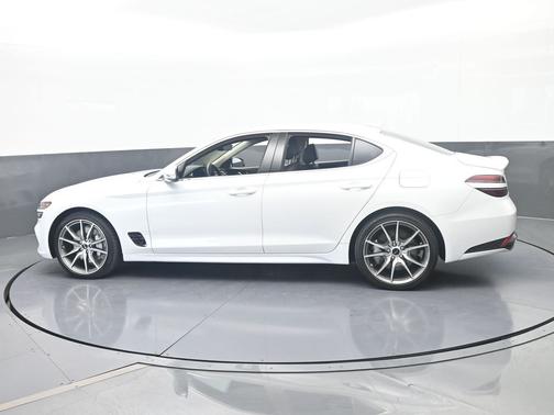 Uyuni White 2025 Genesis G70 2.5T