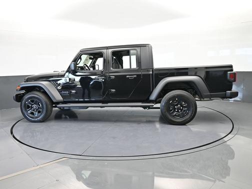 Black Clearcoat 2026 Jeep Gladiator Sport