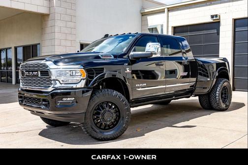 Diamond Black Crystal Pearlcoat 2024 RAM 3500 Limited Mega Cab 4x4 6'4' Box