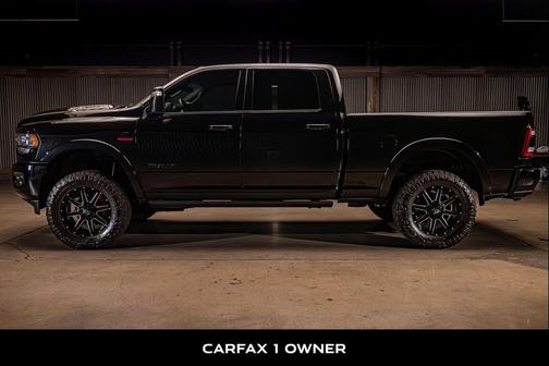 Diamond Black Crystal Pearlcoat 2024 RAM 2500 Limited Crew Cab 4x4 6'4' Box