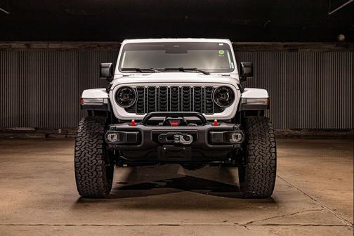 Bright White Clearcoat 2026 Jeep Wrangler Rubicon