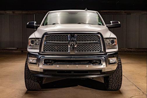 2017 RAM 2500 Laramie Crew Cab 4x4 6'4' Box
