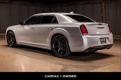 2021 Chrysler 300 Touring