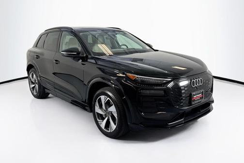 Mythos Black Metallic 2025 Audi Q6 e-tron Premium Plus quattro