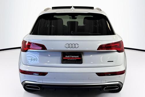 Glacier White Metallic 2022 Audi Q5 45 S line Premium
