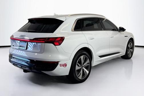 2024 Audi Q8 e-tron Premium Plus
