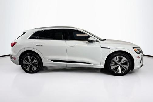 2024 Audi Q8 e-tron Premium Plus
