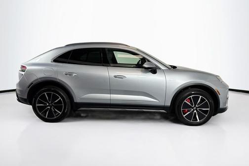 2025 Porsche Macan Turbo