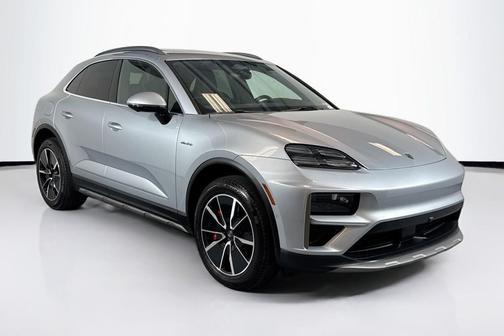 2025 Porsche Macan Turbo