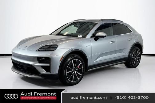2025 Porsche Macan Turbo