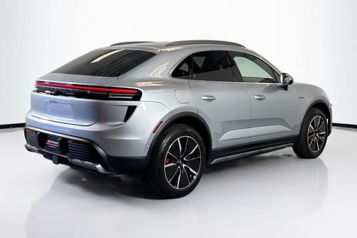 2025 Porsche Macan Turbo